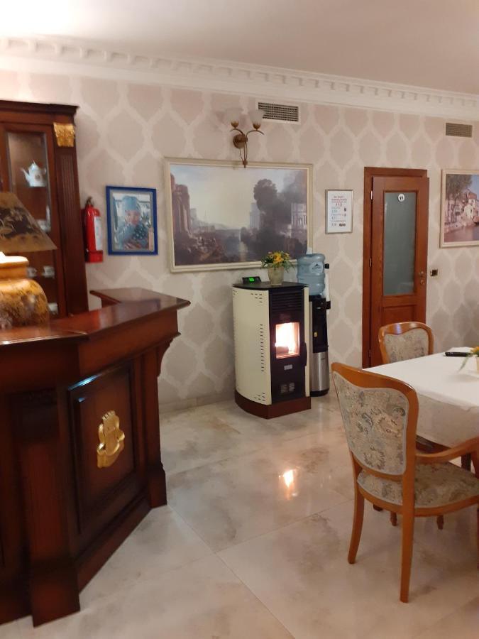 Hotel Guri Elbasani Exterior foto