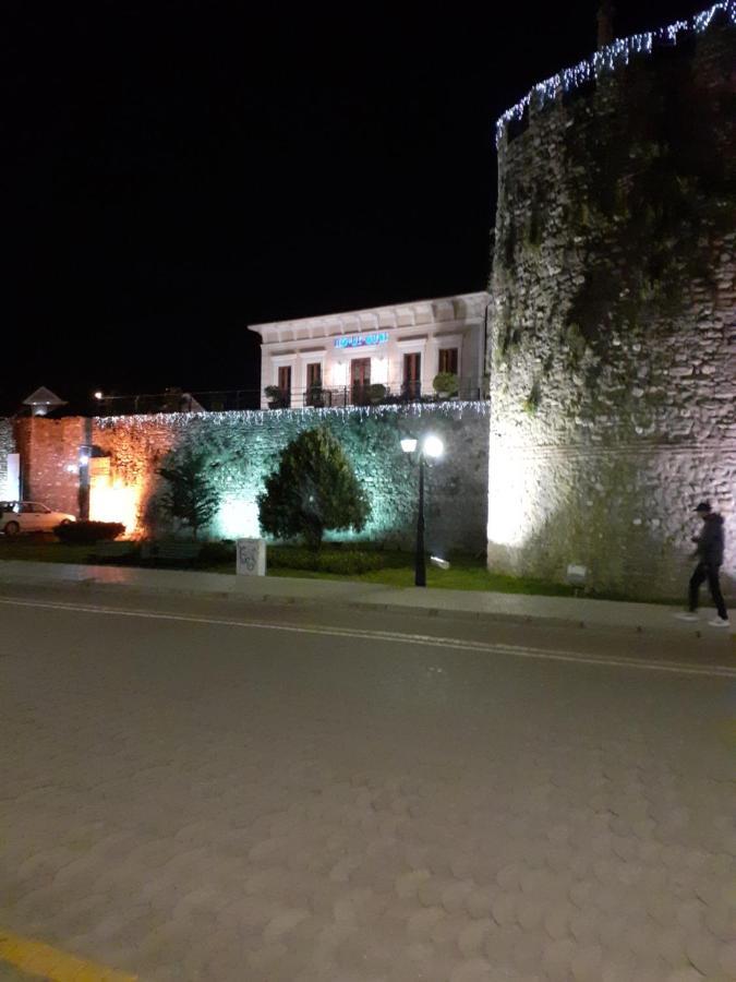 Hotel Guri Elbasani Exterior foto