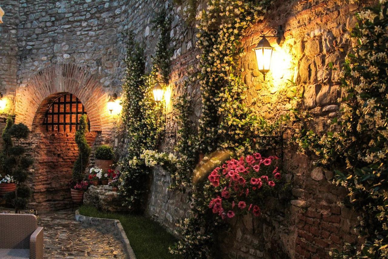Hotel Guri Elbasani Exterior foto