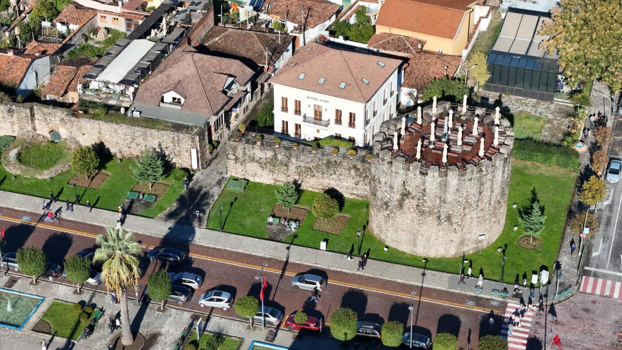 Hotel Guri Elbasani Exterior foto