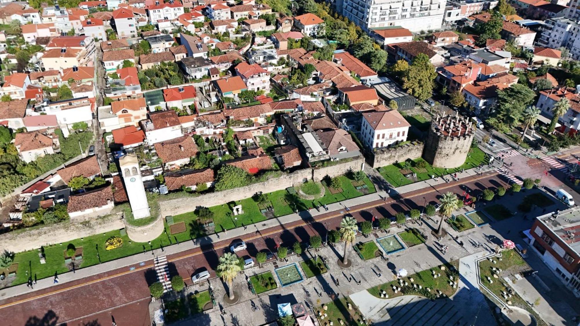 Hotel Guri Elbasani Exterior foto